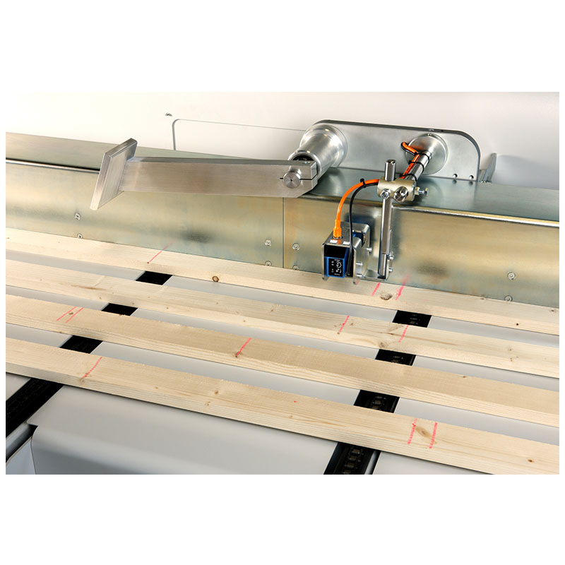 Chain loading system on Salvador SuperPush 250 automatic crosscut saw