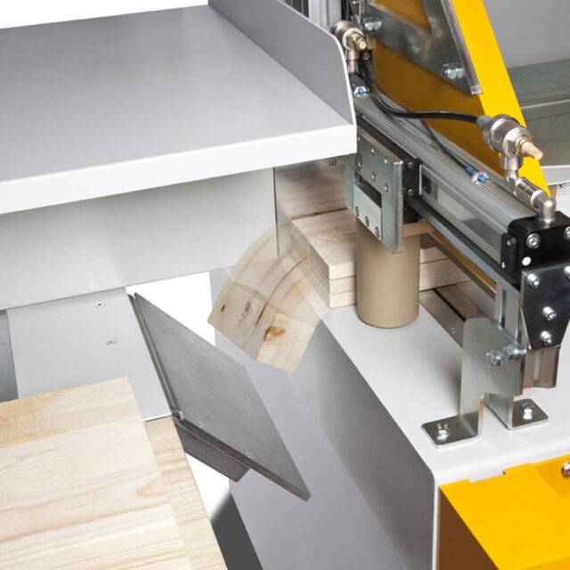 Salvador outfeed waste trap door